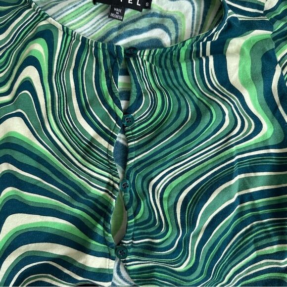 MOTEL Rocks size s green trippy print long sleeve button up crop top - Picture 7 of 7